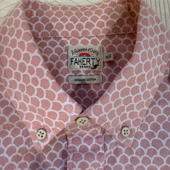 Faherty Organic Cotton Button Down Shirt Men M Pink Scallop Print Resort Wear SS - Picture 4 of 9